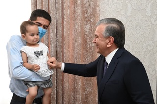 President gets acquainted with apartment buildings in Termez