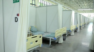 Коронавирусга қарши курашаётган тиббиёт ходимларига қўшимча тўловларнинг янги миқдори белгиланди