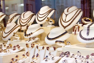 Дар Ӯзбекистон соҳибкороне, ки дар соҳаи заргарӣ фаъолият доранд, боз ҳам дастгирӣ карда мешаванд