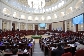 В Олий Мажлисе рассмотрены ключевые социальные и экономические реформы