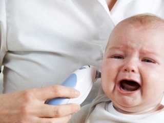 Bolaning qulogʻi ogʻriyotganini qanday bilish mumkin?