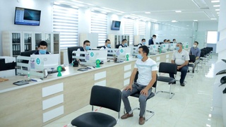 Hozirda zamonaviy jihozlangan keng va yorugʻ xonalar, kutish zallari, bolalar maydonchasi, investorlar xonasi mijozlarning talabini qondira oladi