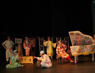 "Sahna ortida" — yangi loyiha