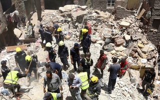 Misrda besh qavatli bino qulab tushdi