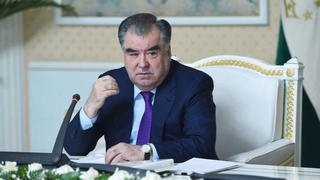 Тожикистон Президенти Эмомали Раҳмон яна бир марта президентлик сайловларига ўз номзодини қўйди
