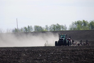 Bahorning bir kuni yilni boqadi