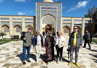 Гурӯҳи эҷодии барномаи телевизионии «Непутевые заметки»  дар Ӯзбекистон қарор дорад