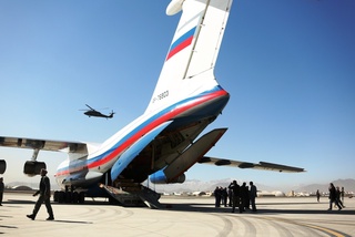 Россия аэрокосмик кучларининг учта самолёти Афғонистондан 380 дан ортиқ кишини эвакуация қилди