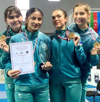 Batumida sablyachi qizlarimizga teng keladigani topilmadi