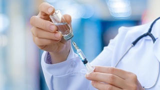 Специалист рассказал, в каких регионах делается наибольшее количество вакцин