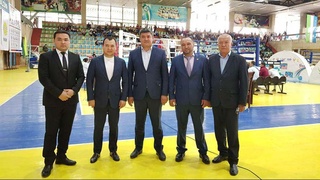 Наставления чемпиона юным навоийцам