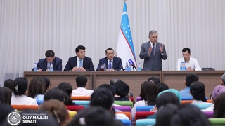 Первый заместитель Председателя Сената, ректор УМЭД С. Сафоев встретился с активистами народного образования Янгихаётского района