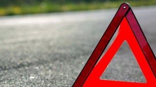 Олмалиқда “қизил”да ҳаракатланган ҳайдовчи икки ўқувчи қизни уриб юборди