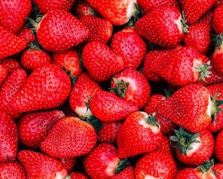 Бўялган қулупнай