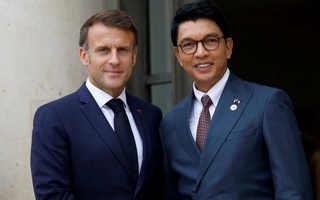 Fransiya harbiy to'ntarishdan so'ng Madagaskar Prezidentini evakuatsiya qildi