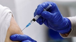 Когда начнется массовая вакцинация населения в возрасте до 65 лет?