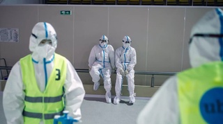 Таниқли эксперт коронавирус пандемияси қачон тугашини маълум қилди