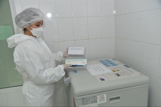 Nima uchun AstraZeneca ikki marta, ZF-UZ-VAC2001 vaksinasi esa uch marta qabul qilinadi?