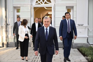 Prezident kitobsevar bolalar bilan suhbatlashdi