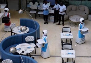 Кенияда роботлар хизмат кўрсатадиган кафе очилди