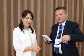 Наманганда яна бир округ сайлов комиссияси аъзоларига гувоҳномалар топширилди