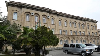 В Абхазии после перестрелки в парламенте умер депутат