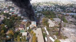 Бишкекда автомобиль шиналари сақланадиган омборда кучли ёнғин содир бўлди