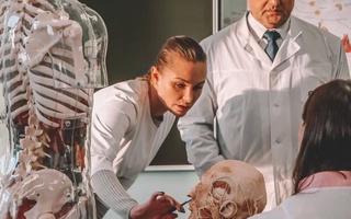 В Каршинском госуниверситете с нового учебного года начнут готовить специалистов по направлениям «Фармация», «Педиатрия» и «Лечебное дело»