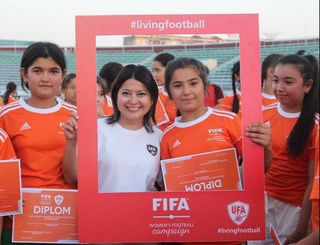 В городе Навои прошел фестиваль футбола среди девочек