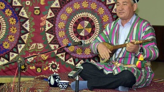 Домбыра кеўилди, домбыра соғыўшы болса елди сүўретлейди