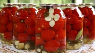 В Булунгурском районе 5 человек отравились консервированными помидорами, один скончался