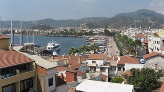 Туркияда зилзиладан кейин вайрон бўлган уйларни қурган пудратчи қўлга олинди