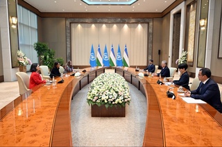 Өзбекстан Президенти БМШ Бас хаткериниң арнаўлы ўәкили менен бирге ислесиў күн тәртибиниң кеңлигин атап өтти
