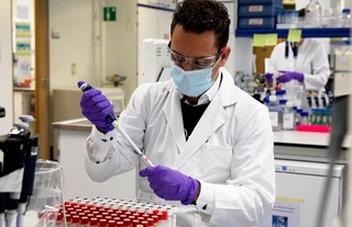 JSST tezroq vaksina olishni tavsiya qilmoqda