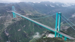 The world's tallest bridge has been opened in China