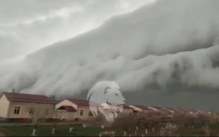 Невероятное зрелище: Кашкадарью «укутало» в грозовой воротник