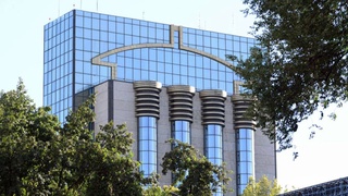 Какие банки будут работать в праздничные и выходные дни?