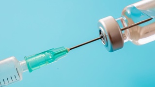 Johnson &amp; Johnson omikron shtammiga qarshi vaksina yaratishni boshlaydi