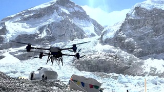 Дроны убирают мусор на Эвересте