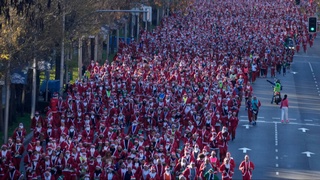 Madridda minglab Santa-Klauslar ishtirokida marafon musobaqasi o'tkazildi