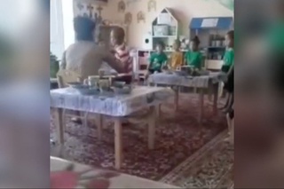 Болаларни ҳақоратлаб, урган тарбиячи ишдан бўшатилди