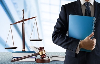 Advokatlarning kasbiy obro‘si va nufuzini oshirishga nima monelik qiladi?