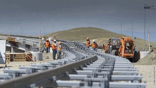 “Angren” erkin iqtisodiy zonasida temir yoʻl qurilishi uchun yer ajratildi