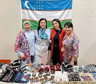 Узбекские национальные наряды были представлены на представительной международной ярмарке «Modenschau - 2023» в Германии