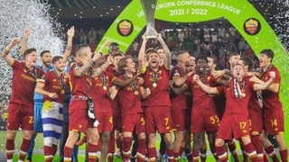 Шомуродов выиграл Лигу конференций, но «Рома» выставила его на трансфер