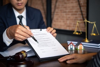 Қўшма қарор шартномавий муносабатларда коррупция келиб чиқишининг олдини олишда қандай ўрин тутади?