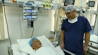 Ўзбекистонда илк бор 90 ёшли беморда мураккаб кардиожарроҳлик амалиёт ўтказилди