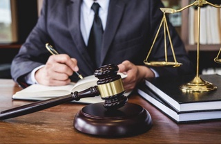 В Узбекистане определен перечень лиц, получающих юридическую помощь за счет государства