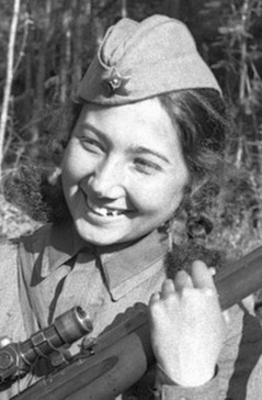 По заказу «Узбеккино» будет снят фильм о снайпере Зебо Ганиевой