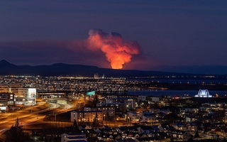 ОАВ: Исландиянинг Рейкьянес ярим оролида вулқон ҳаракатга келди